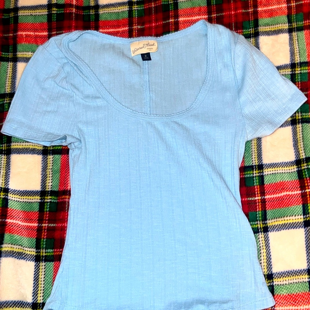 Medium Universal Thread light baby shirt